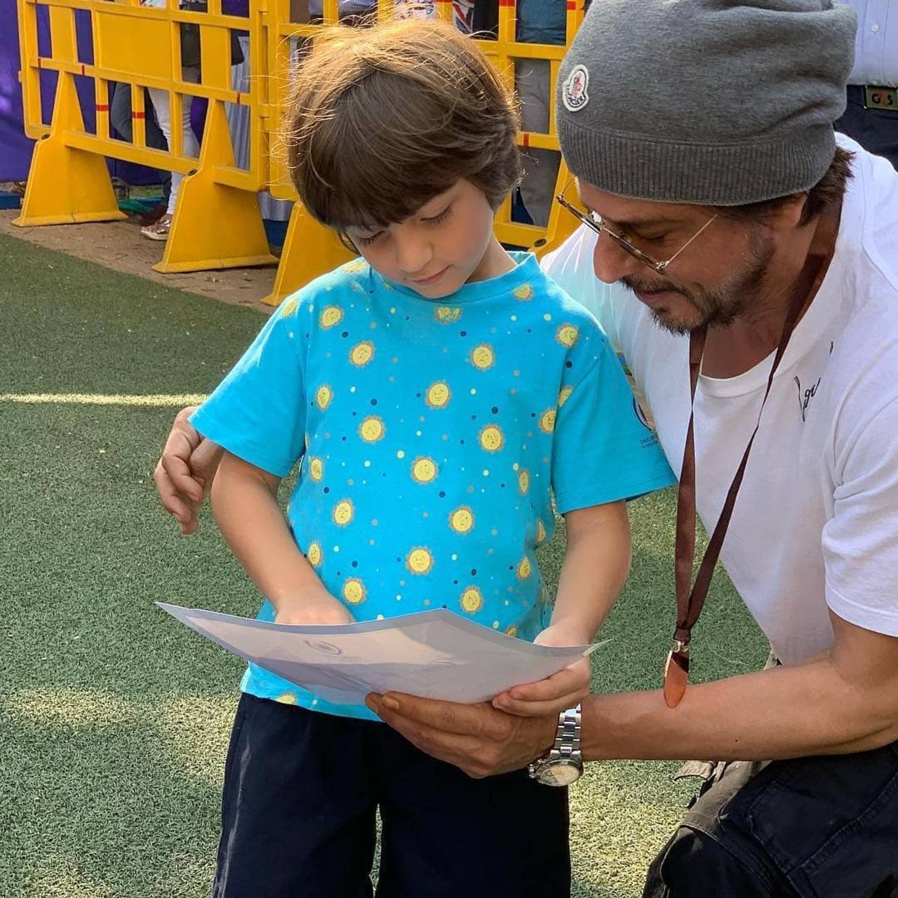Shah Rukh Khan being the responsible father and guiding his little one